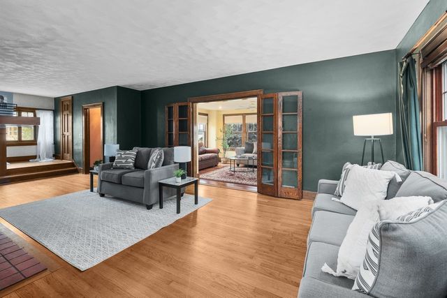 718 River Drive, Bettendorf, IA 52722