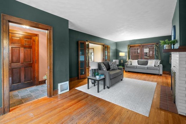 718 River Drive, Bettendorf, IA 52722
