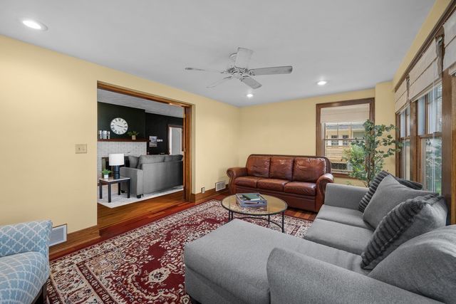 718 River Drive, Bettendorf, IA 52722