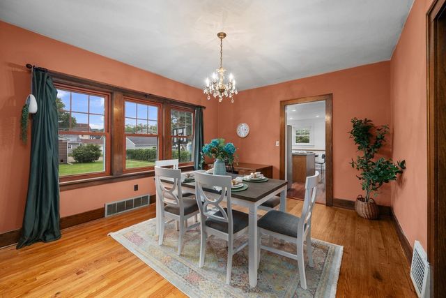 718 River Drive, Bettendorf, IA 52722