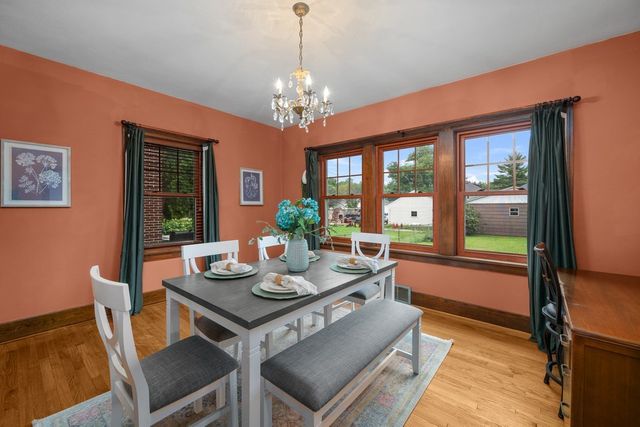 718 River Drive, Bettendorf, IA 52722