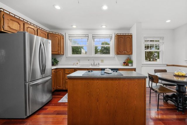 718 River Drive, Bettendorf, IA 52722