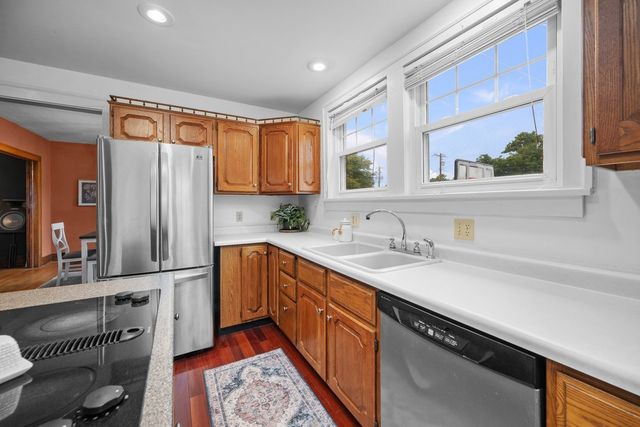 718 River Drive, Bettendorf, IA 52722