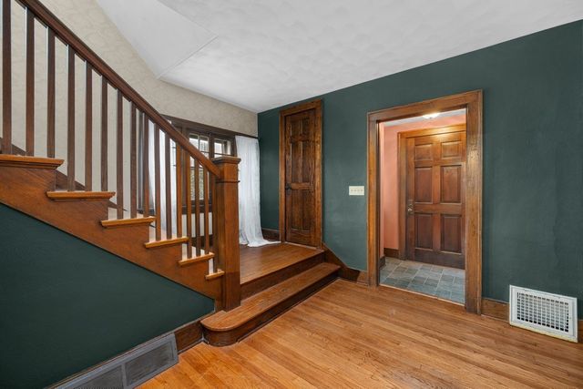 718 River Drive, Bettendorf, IA 52722