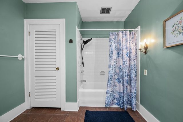 718 River Drive, Bettendorf, IA 52722
