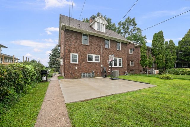 718 River Drive, Bettendorf, IA 52722
