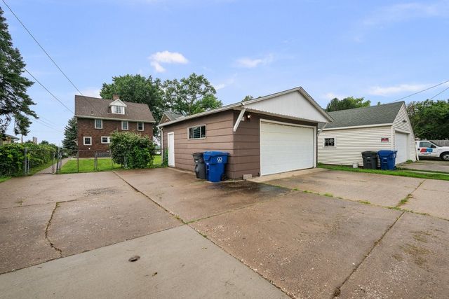 718 River Drive, Bettendorf, IA 52722
