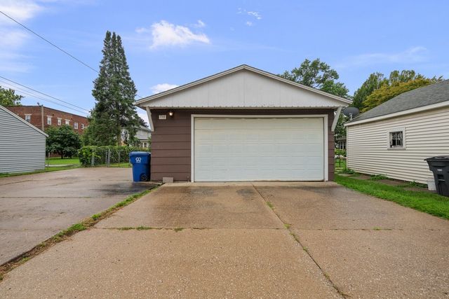 718 River Drive, Bettendorf, IA 52722