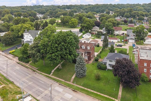718 River Drive, Bettendorf, IA 52722