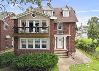 718 River Drive, Bettendorf, IA 52722
