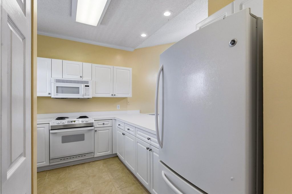 4657 Wild Iris Dr Apt 303, Myrtle Beach, SC 29577 — photo 4