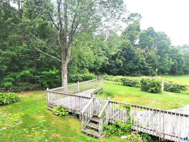 527 East Street North, Suffield, CT 06078