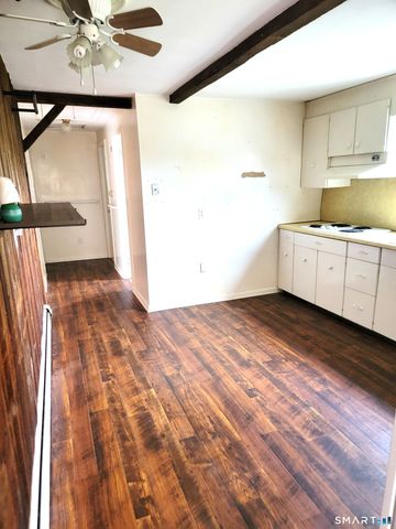 527 East Street North, Suffield, CT 06078