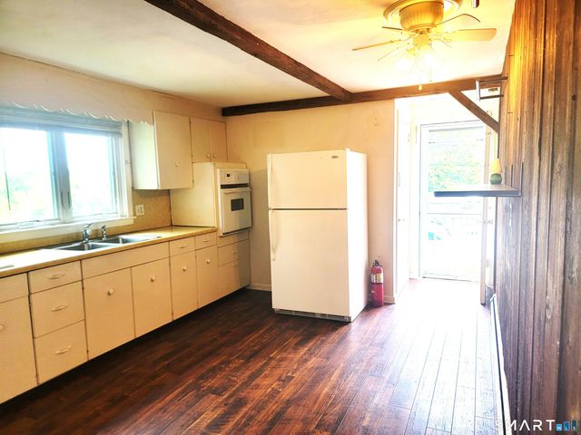 527 East Street North, Suffield, CT 06078