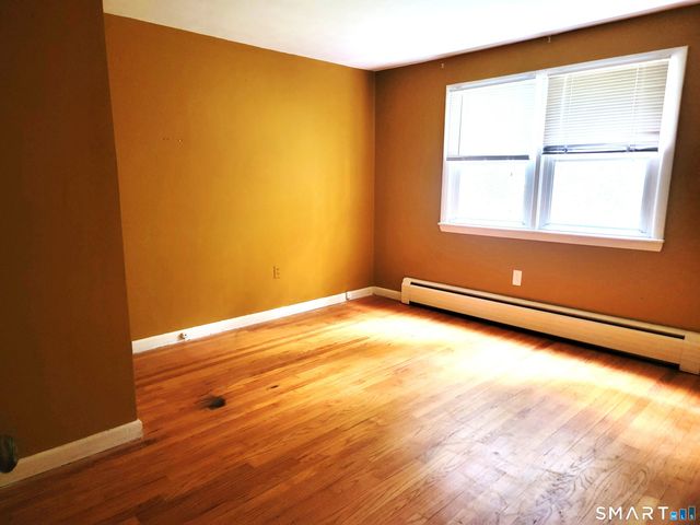 527 East Street North, Suffield, CT 06078