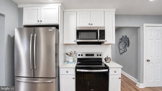 6 SHEFFIELD DR, Willingboro, NJ 08046