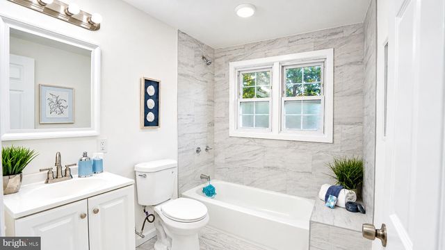 6 SHEFFIELD DR, Willingboro, NJ 08046