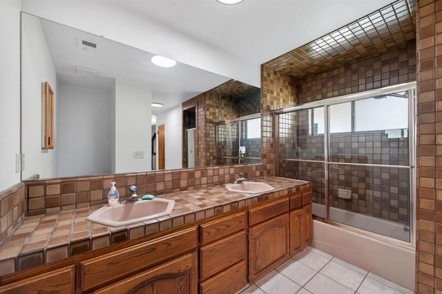 5253 E Platt Avenue, Fresno, CA 93727