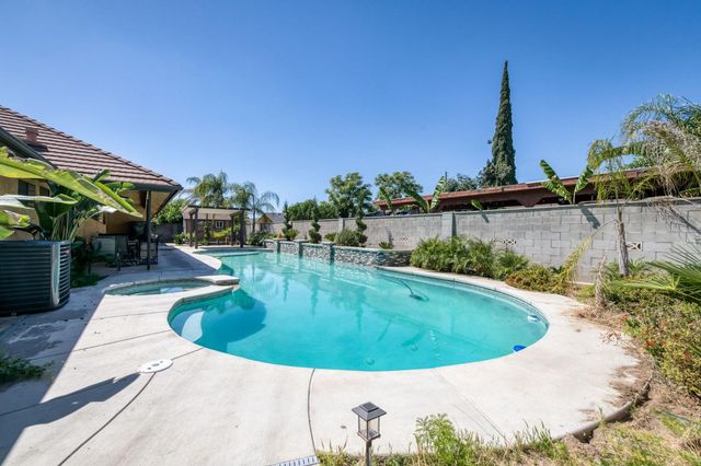 5253 E Platt Avenue, Fresno, CA 93727
