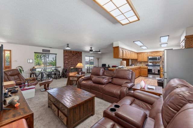 5253 E Platt Avenue, Fresno, CA 93727