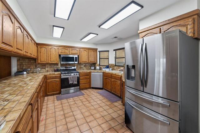 5253 E Platt Avenue, Fresno, CA 93727
