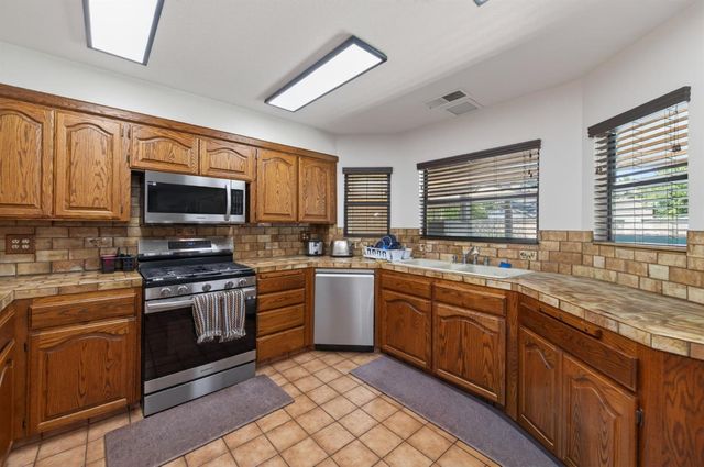 5253 E Platt Avenue, Fresno, CA 93727
