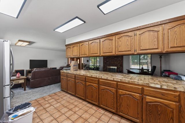 5253 E Platt Avenue, Fresno, CA 93727