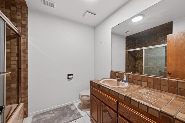 5253 E Platt Avenue, Fresno, CA 93727