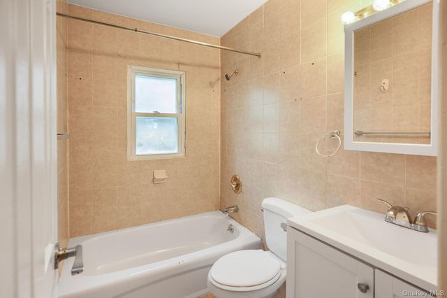 1565 10th Street, West Babylon, NY 11704