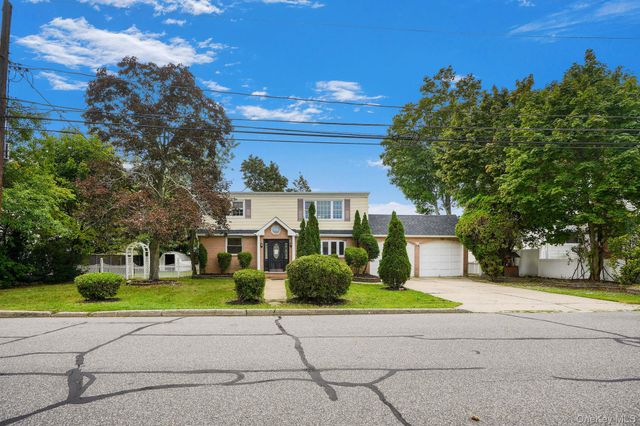 1565 10th Street, West Babylon, NY 11704
