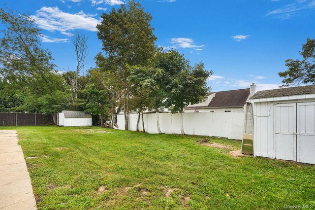 1565 10th Street, West Babylon, NY 11704
