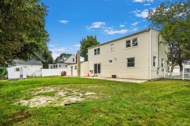 1565 10th Street, West Babylon, NY 11704