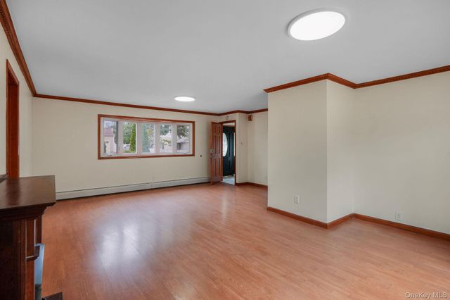 1565 10th Street, West Babylon, NY 11704