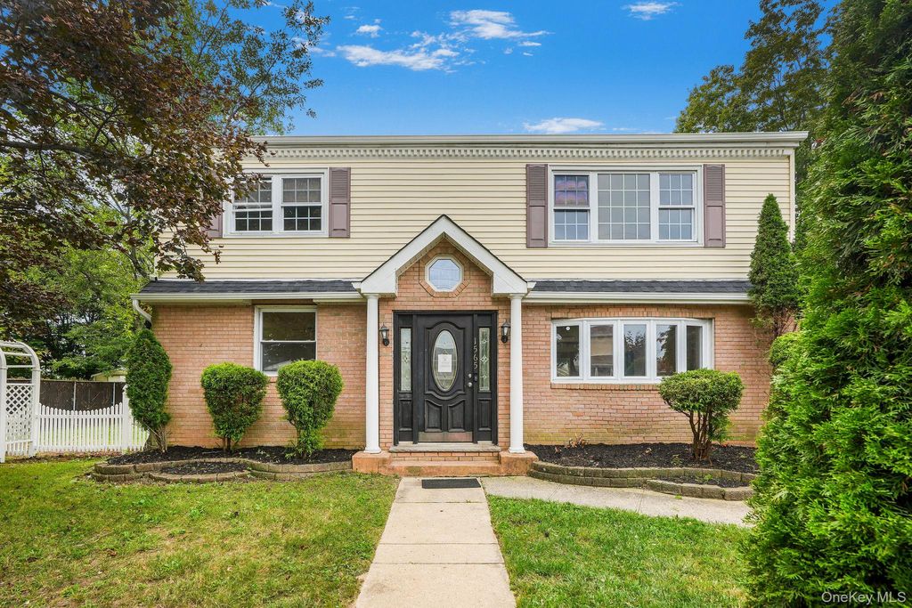 1565 10th Street, West Babylon, NY 11704 — exterior