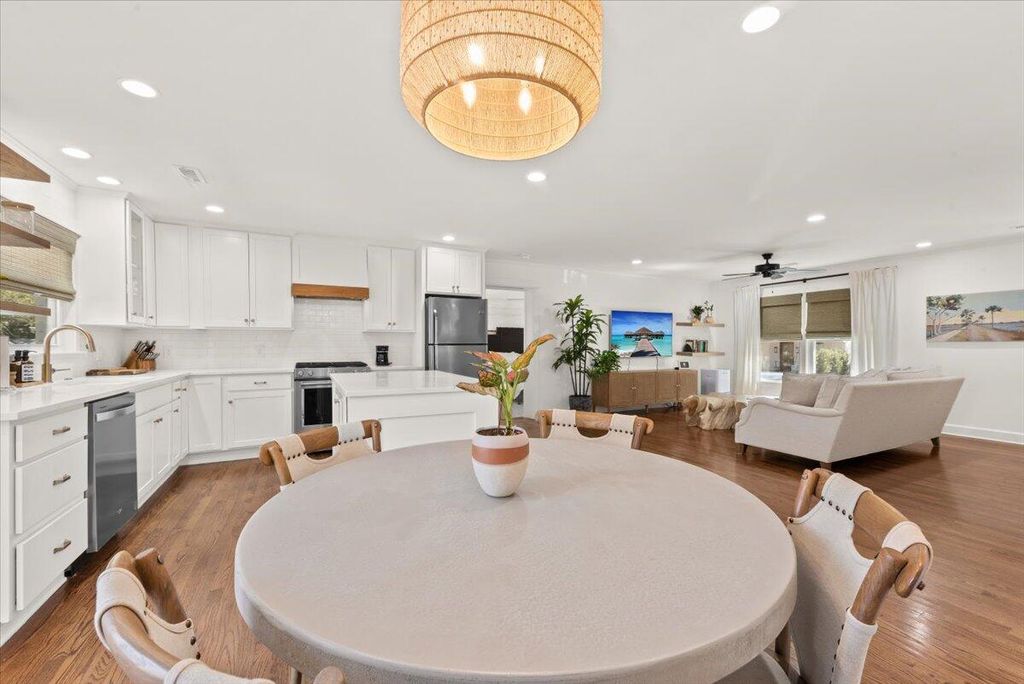 Image 10 of property listing at 206 Freeman Street, Mount Pleasant, SC 29464