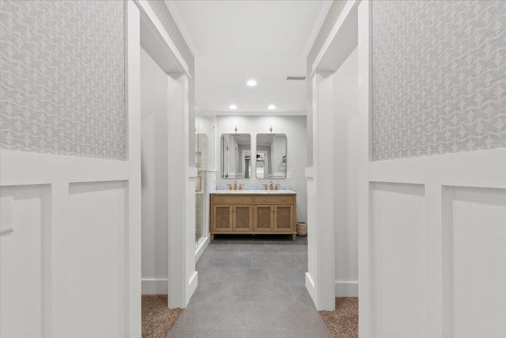 Image 14 of property listing at 206 Freeman Street, Mount Pleasant, SC 29464