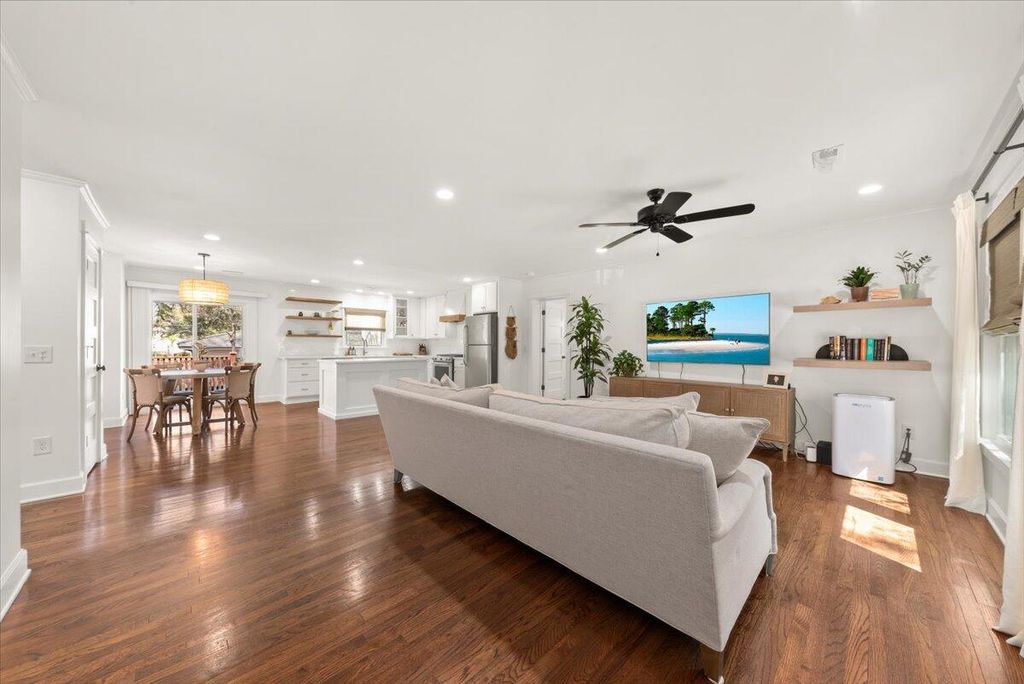 Image 3 of property listing at 206 Freeman Street, Mount Pleasant, SC 29464