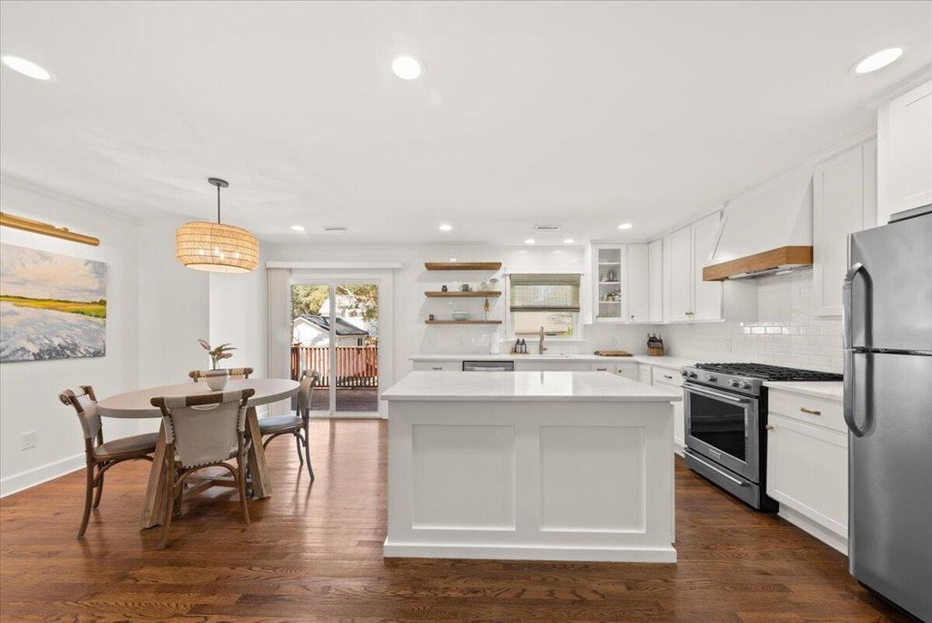 Image 5 of property listing at 206 Freeman Street, Mount Pleasant, SC 29464