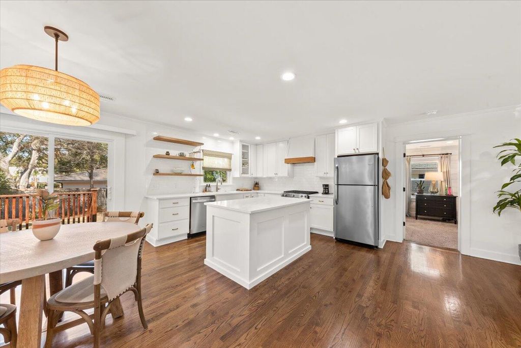 Image 7 of property listing at 206 Freeman Street, Mount Pleasant, SC 29464