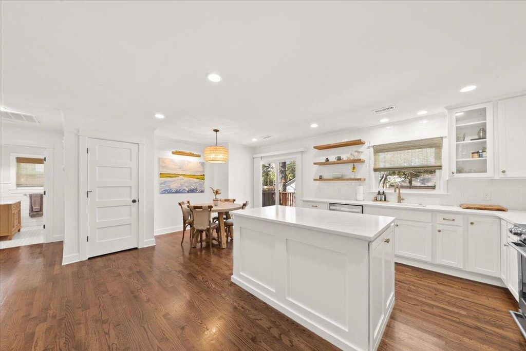 Image 8 of property listing at 206 Freeman Street, Mount Pleasant, SC 29464