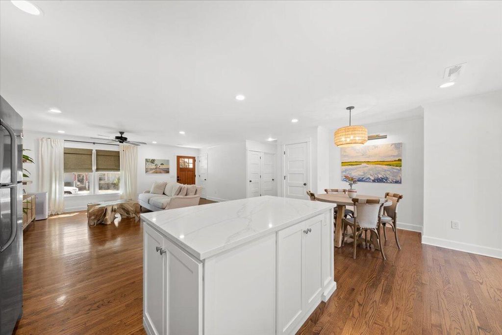 Image 9 of property listing at 206 Freeman Street, Mount Pleasant, SC 29464