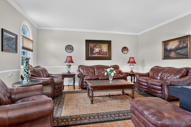 18 Valley View Dr, Grafton, MA 01536