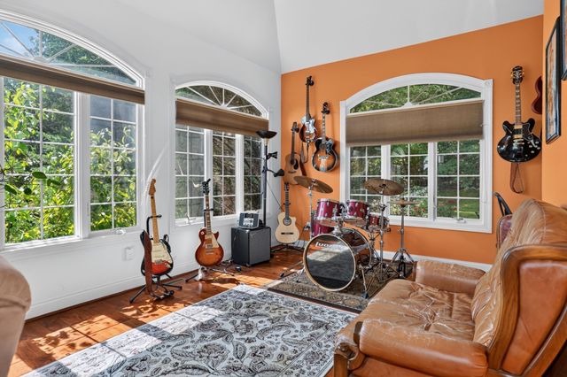 18 Valley View Dr, Grafton, MA 01536
