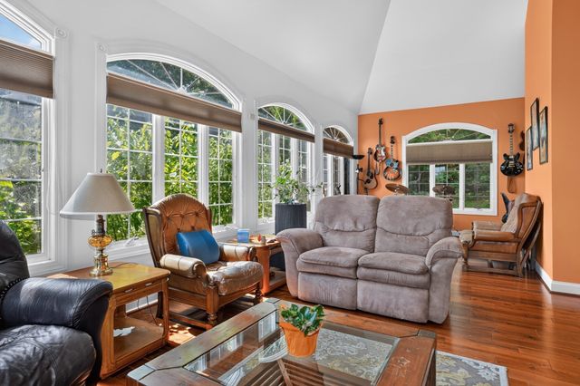 18 Valley View Dr, Grafton, MA 01536