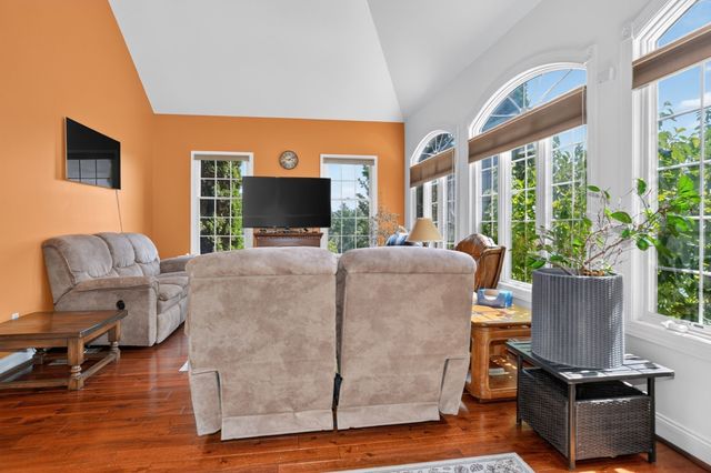 18 Valley View Dr, Grafton, MA 01536
