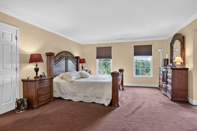 18 Valley View Dr, Grafton, MA 01536