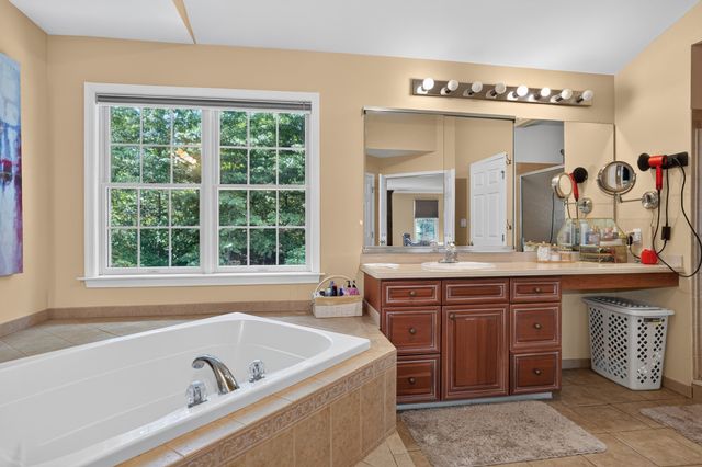 18 Valley View Dr, Grafton, MA 01536