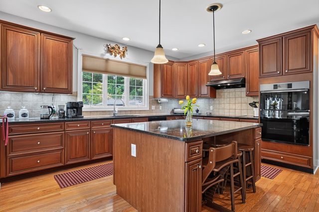 18 Valley View Dr, Grafton, MA 01536