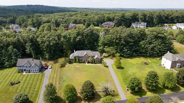 18 Valley View Dr, Grafton, MA 01536