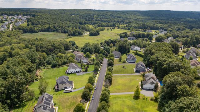 18 Valley View Dr, Grafton, MA 01536